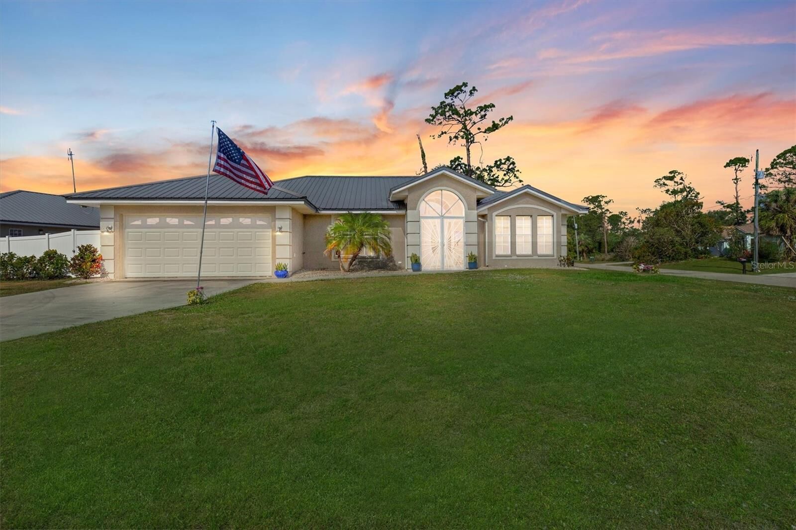 Property Photo: 2411 Atwater Drive FL 34288