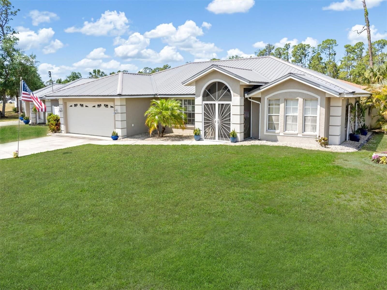 Property Photo: 2411 Atwater Drive FL 34288