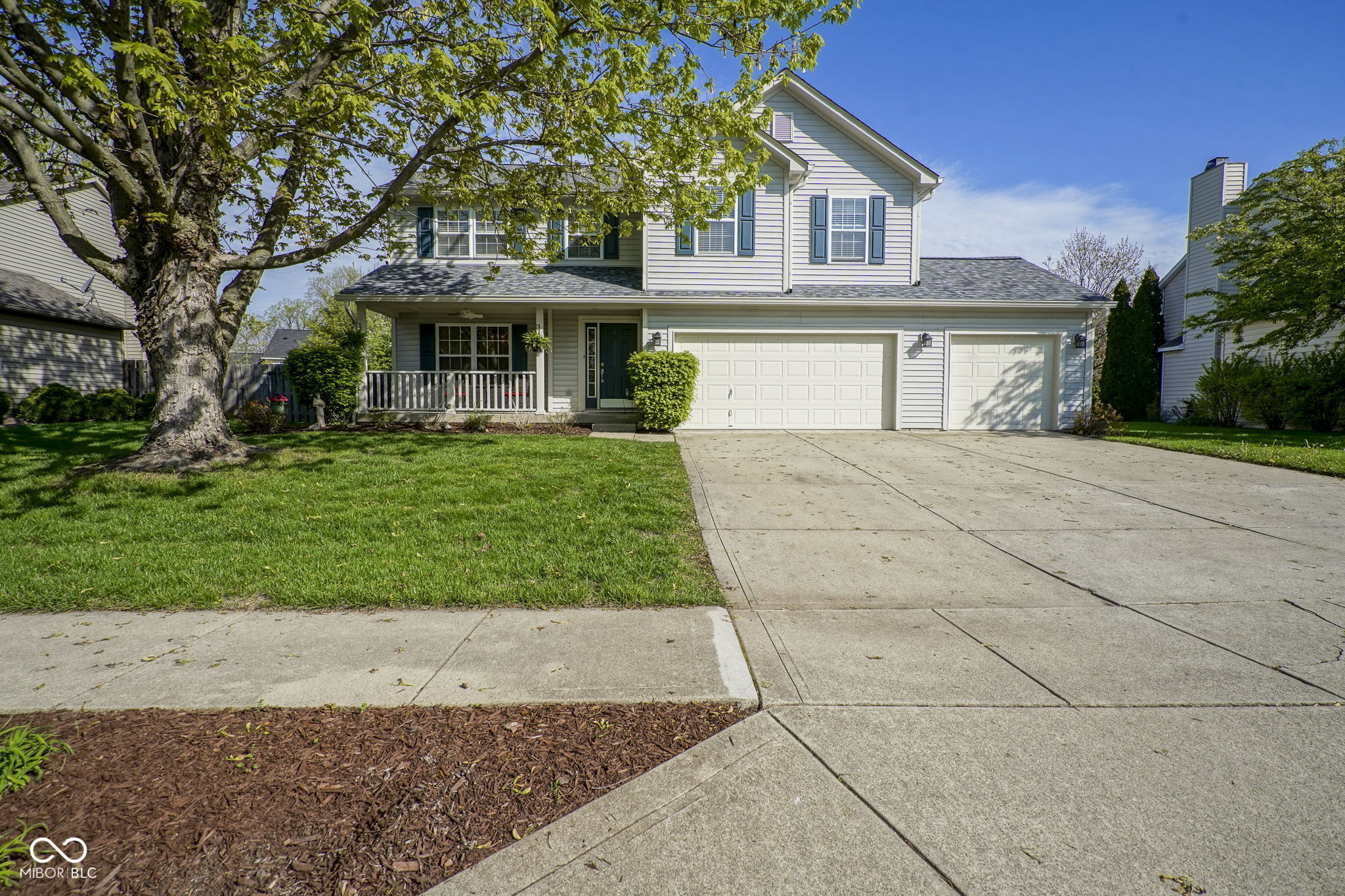 Property Photo: 11458 Falling Water Way IN 46037