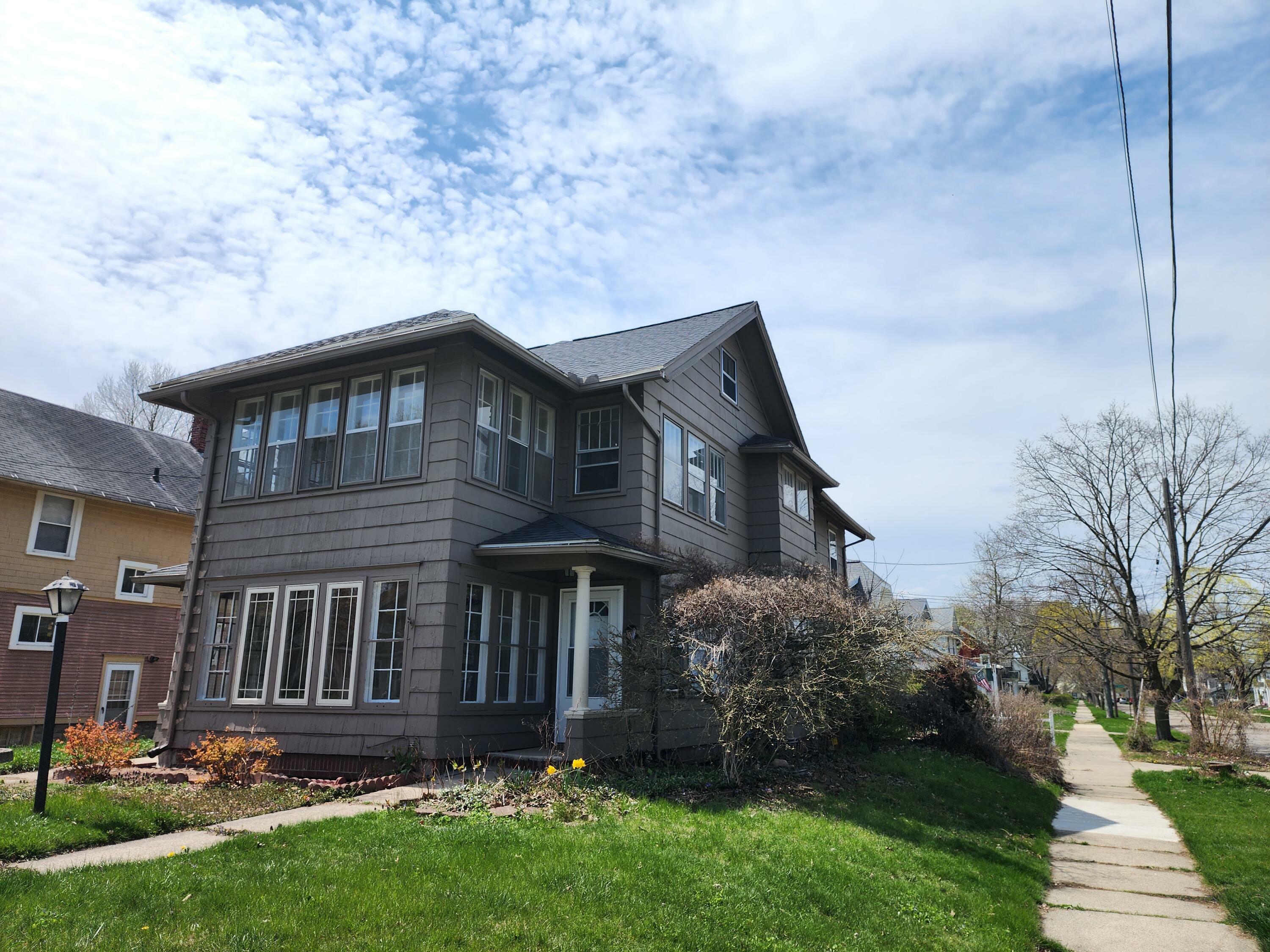 Property Photo: 1000 S West Avenue MI 49203