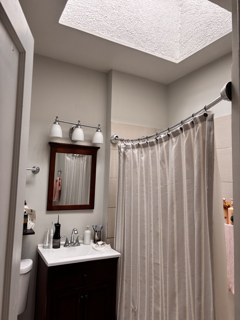 Property Photo:  5107 W Montrose Avenue 2W  IL 60630 