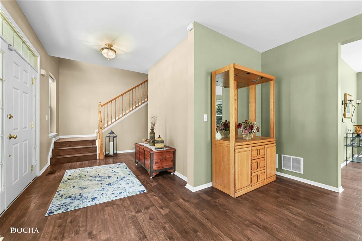 Property Photo: 2747 Hillsboro Boulevard IL 60503