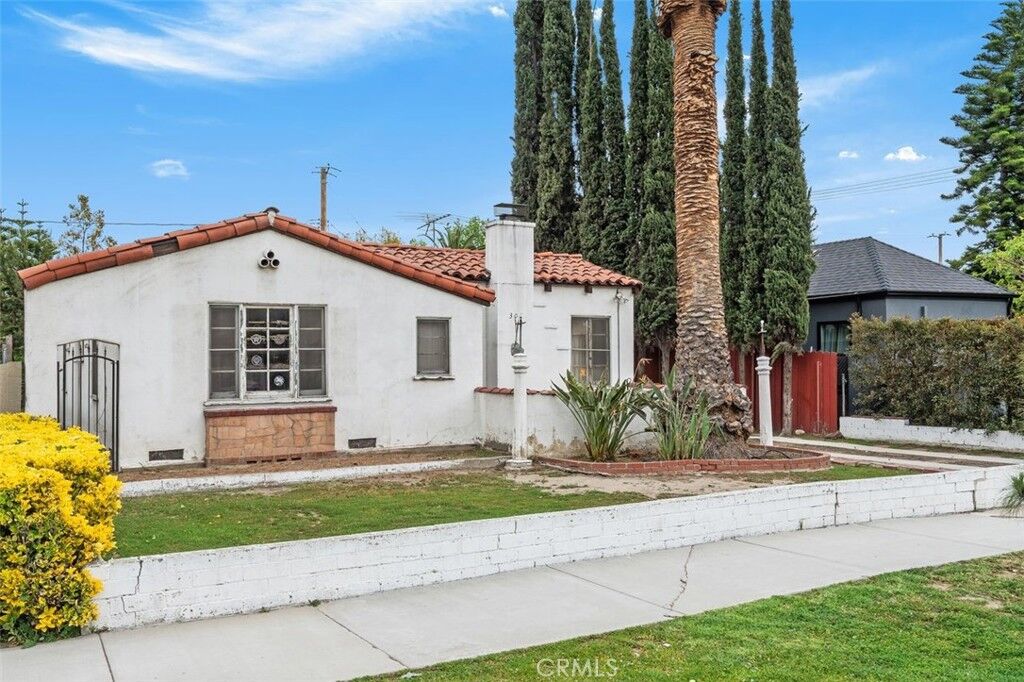 Property Photo:  306 N Niagara Street  CA 91505 
