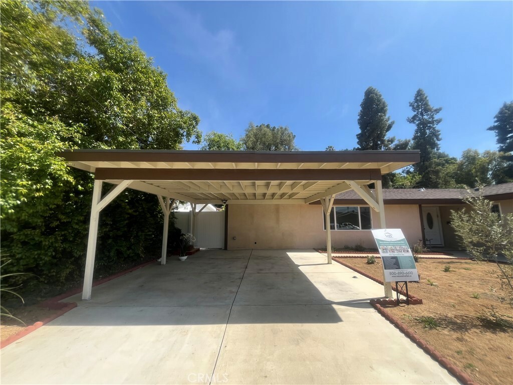 Property Photo: 20610 Tiara Street CA 91367