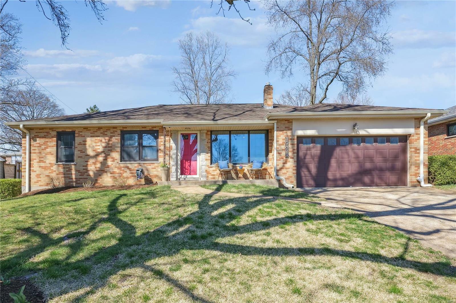 10639 Larkspur Drive  St Louis MO 63123 photo
