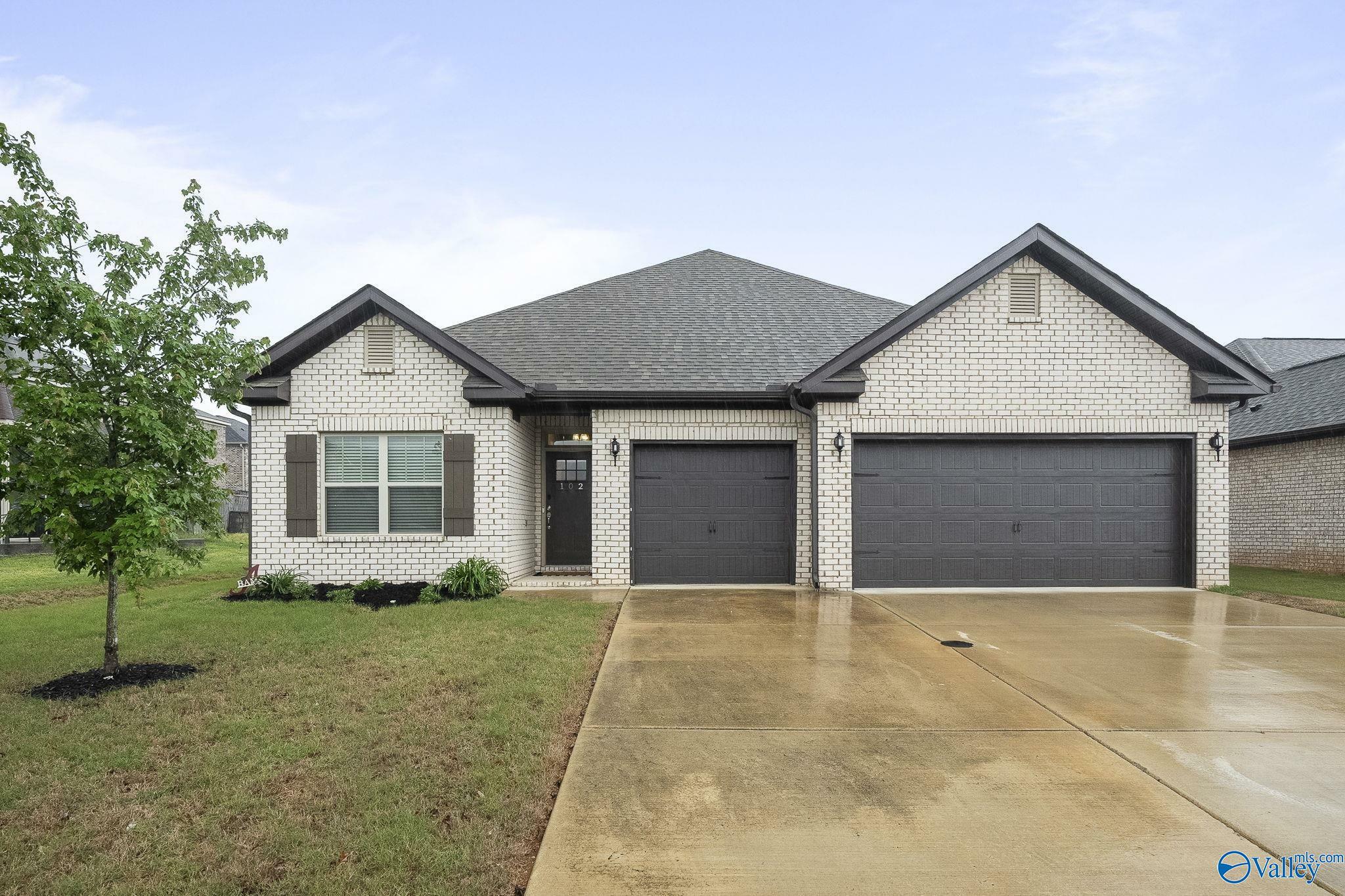 Property Photo: 102 Holly Fern Drive AL 35749