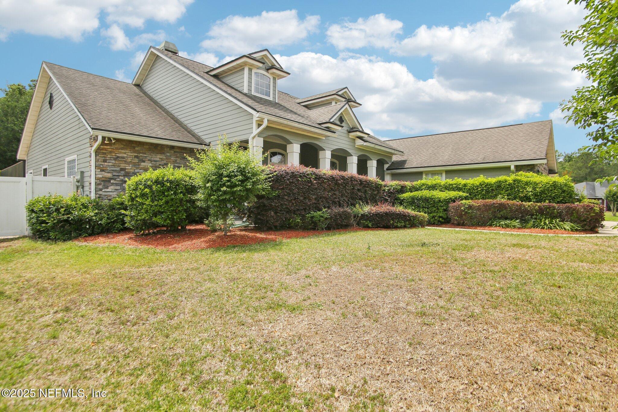 Property Photo: 8152 Sierra Oaks Boulevard FL 32219