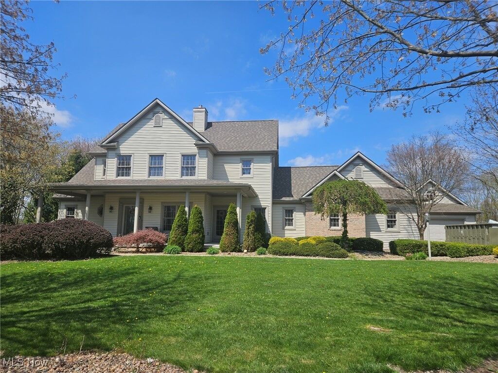 Property Photo: 470 Olde Country Lane OH 44452