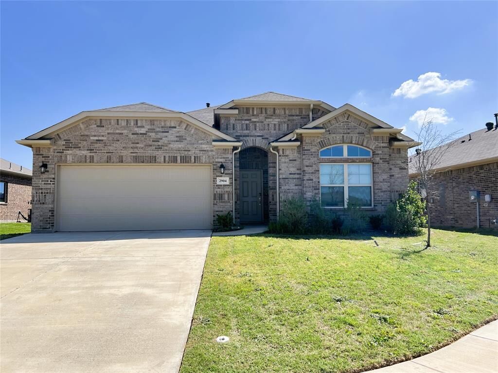Property Photo:  2904 Rose Heath Lane  TX 76108 