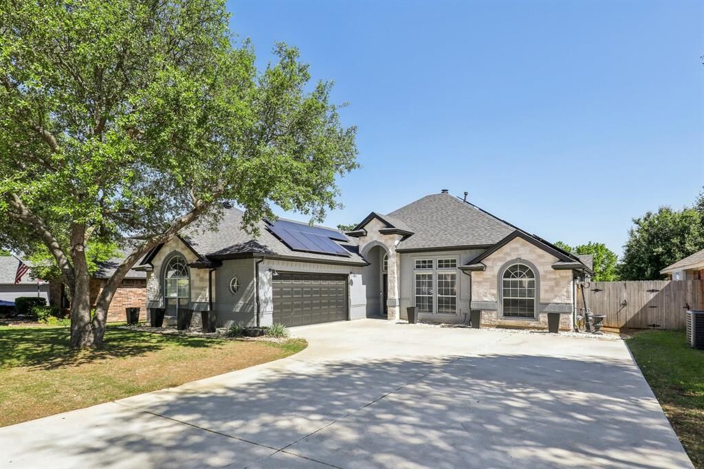 Property Photo: 3 Enchanted Court TX 76063