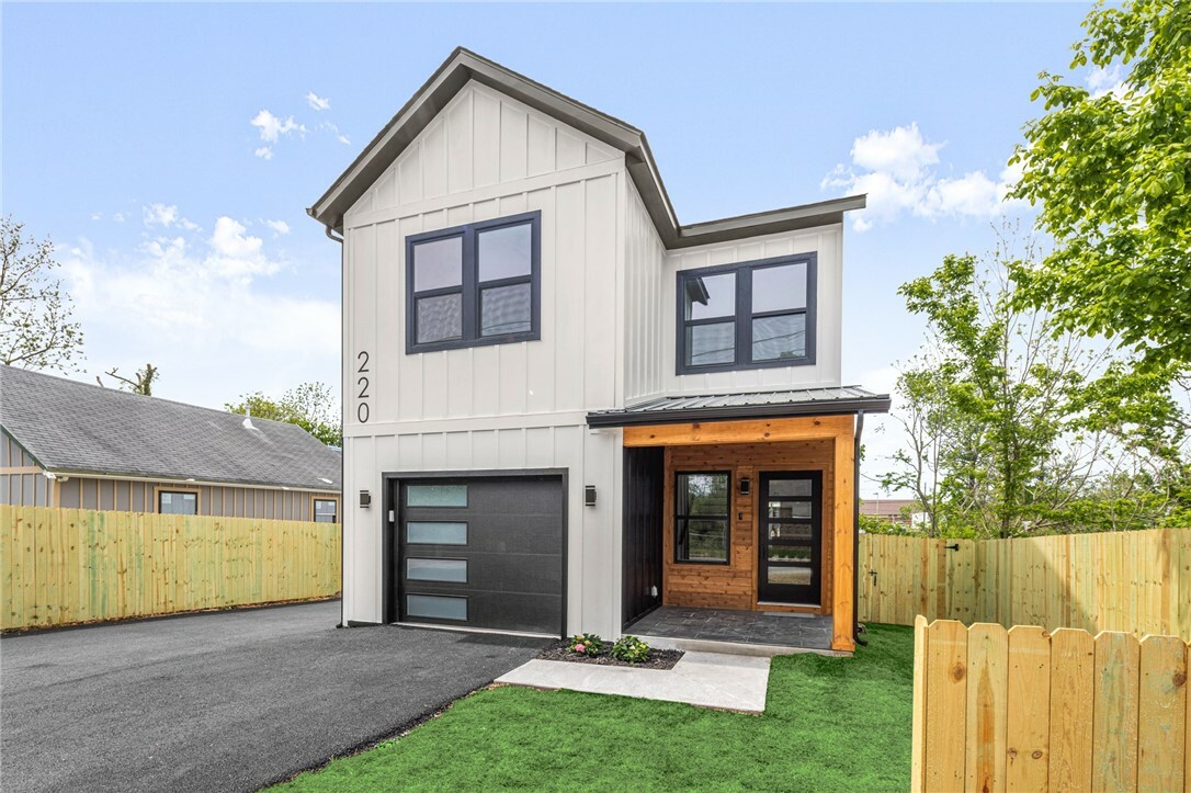 Property Photo: 220 N C Street AR 72756