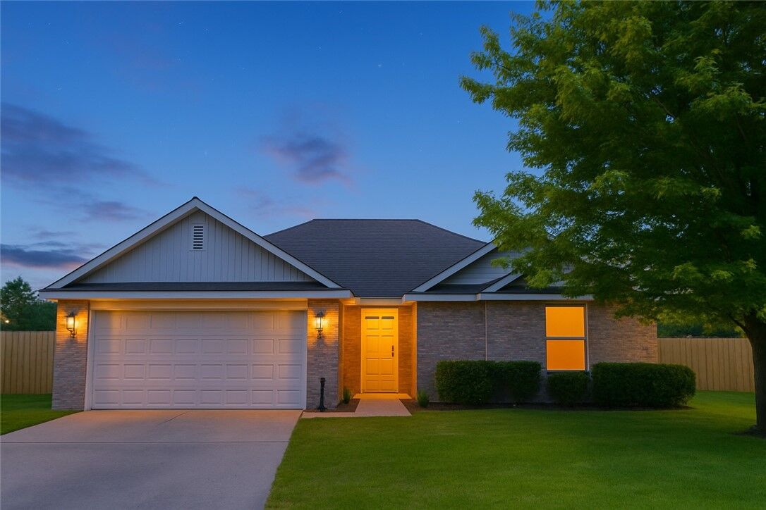 Property Photo:  1811 Sinclair Avenue  AR 72701 