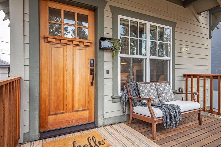 Property Photo:  1650 NW 5th Street  OR 97703 