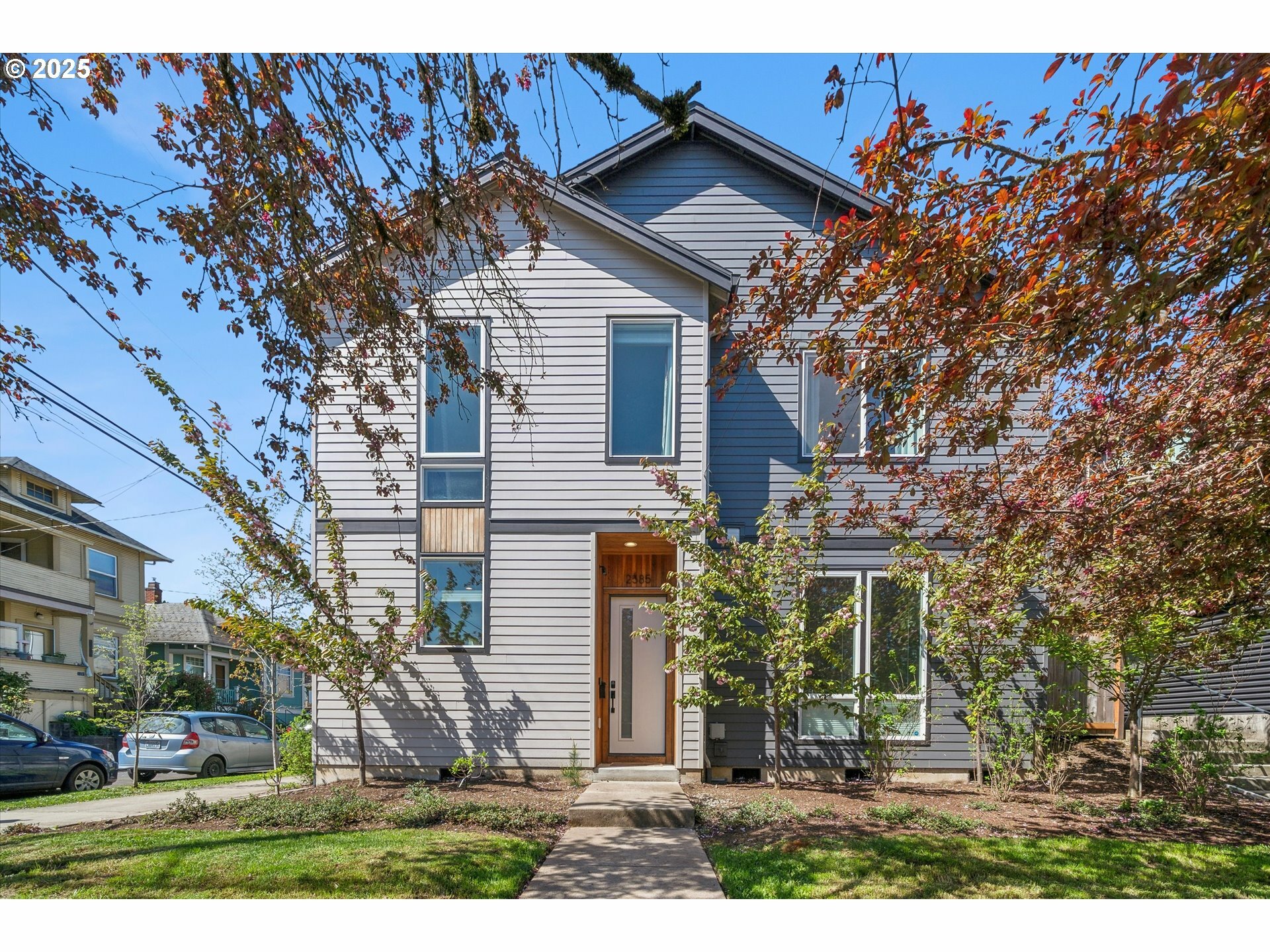 Property Photo: 2585 SE 13th Ave OR 97202