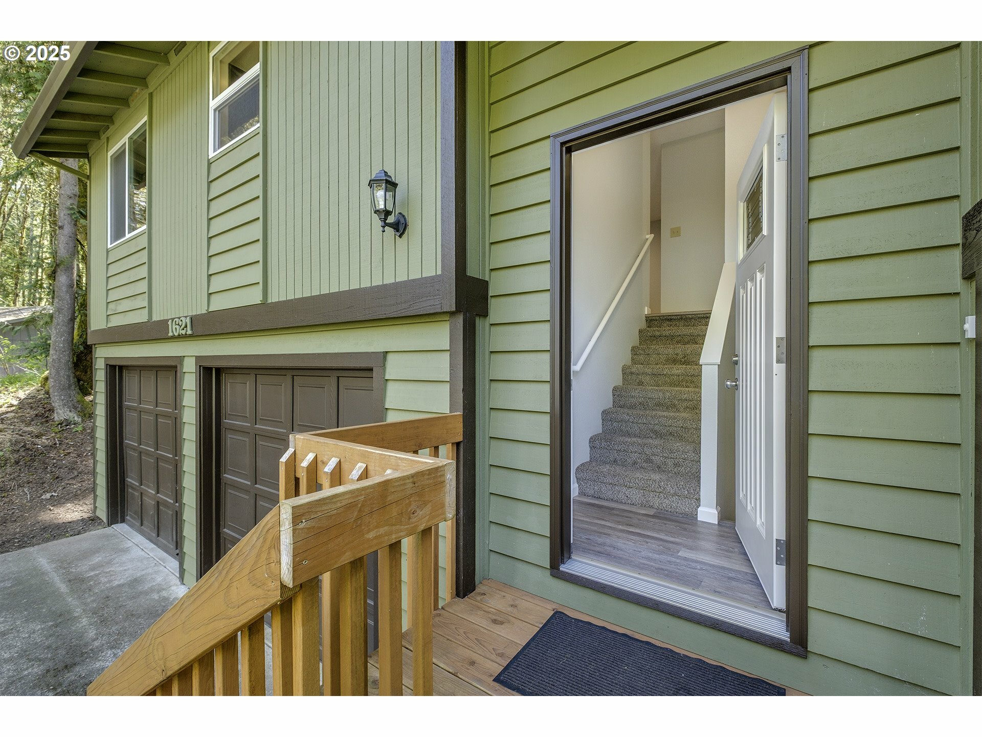 Property Photo: 1621 Heather Ln OR 97064