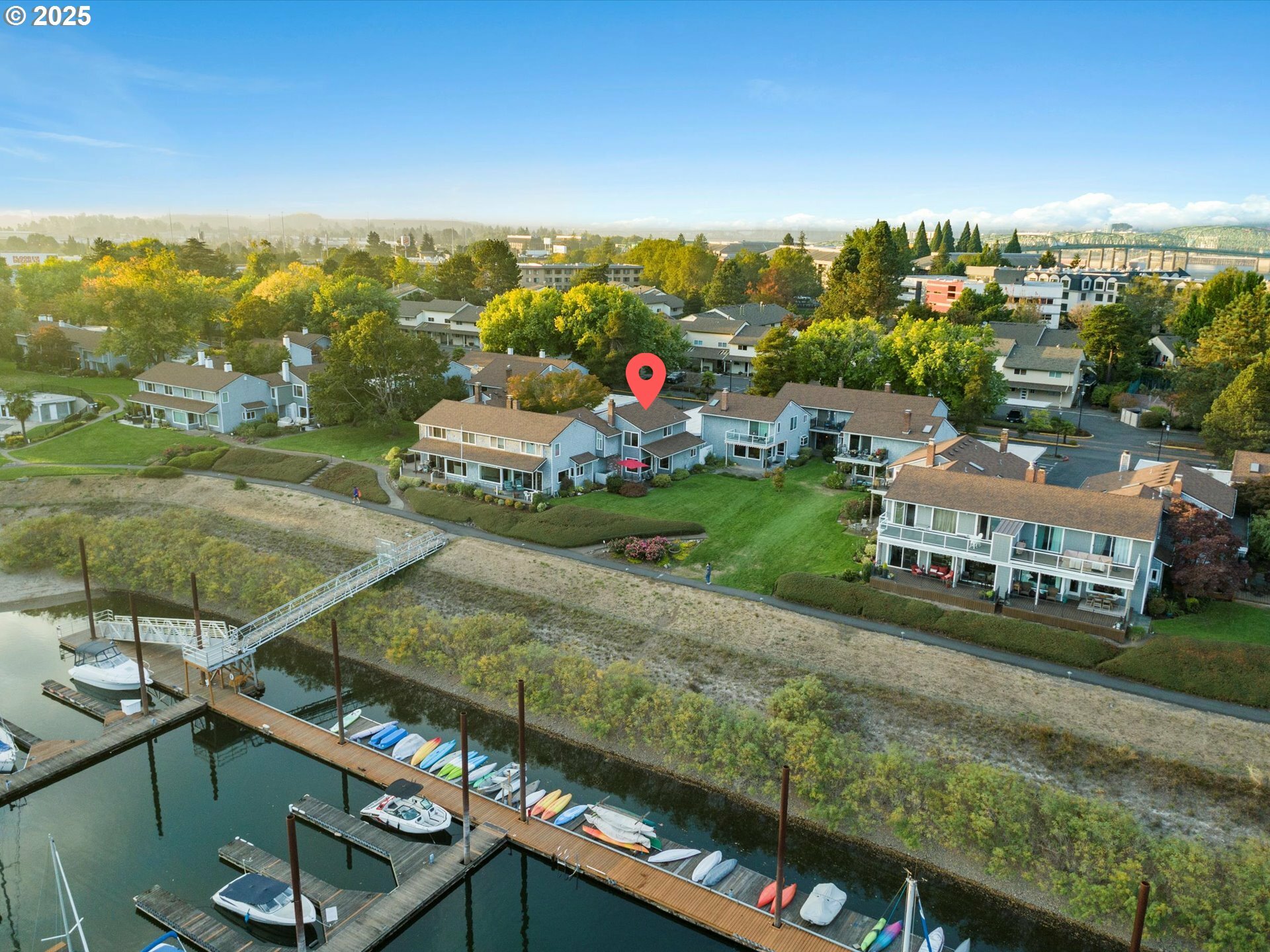 Property Photo: 530 N Hayden Bay Dr OR 97217
