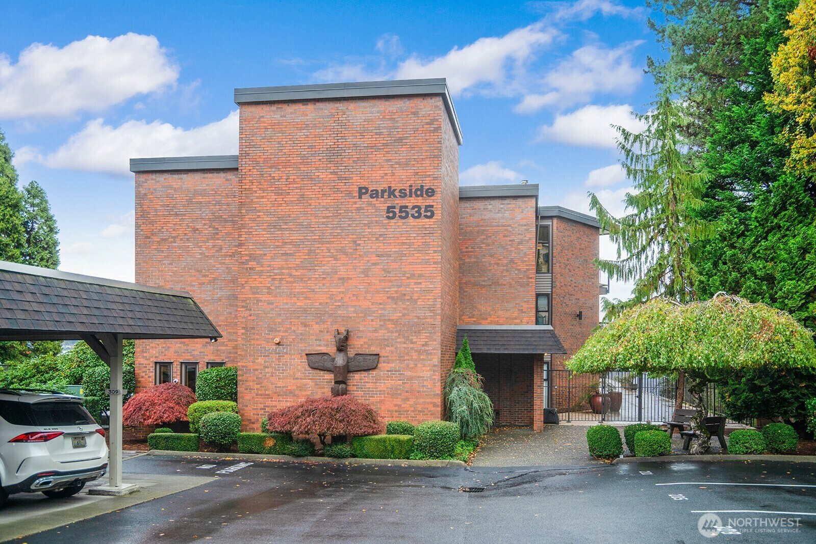 Property Photo: 5535 Lake Washington Blvd NE 102 WA 98033