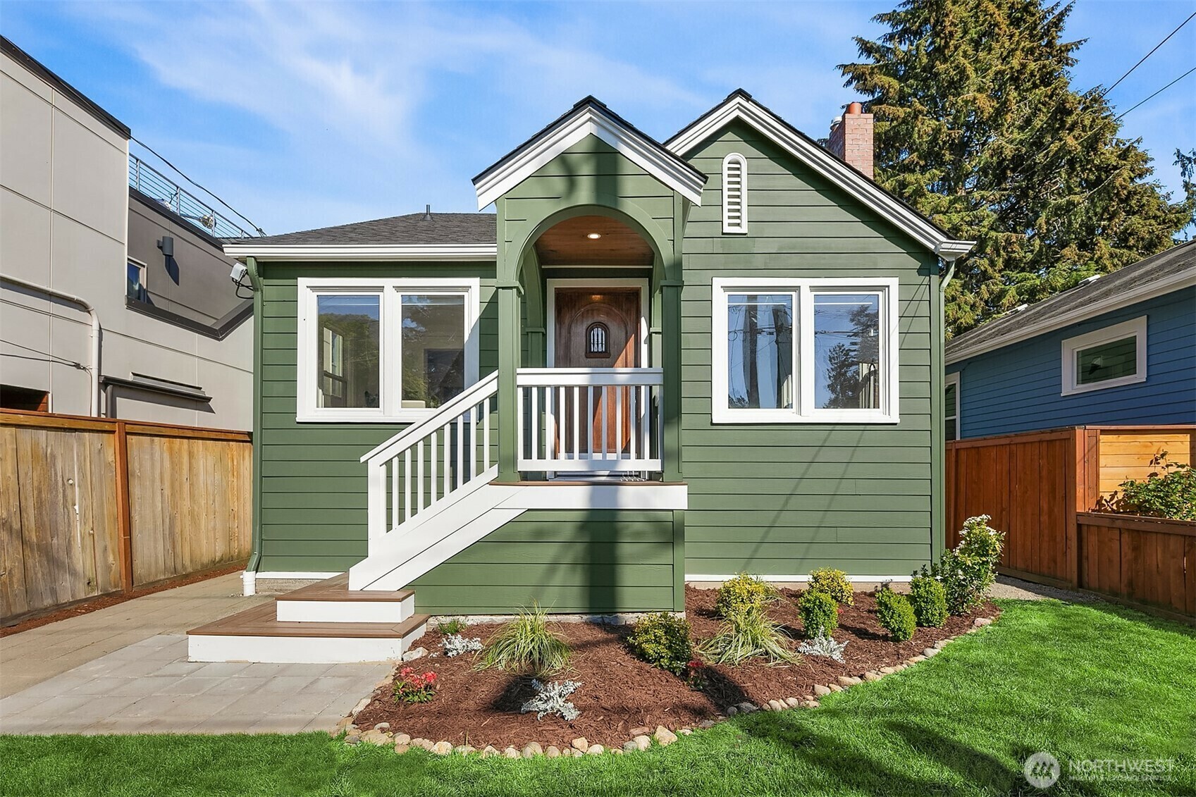 Property Photo: 3038 39th Avenue SW WA 98116