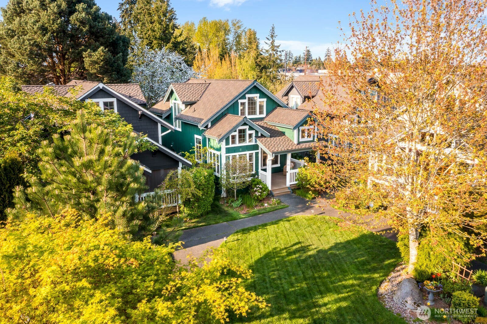 Property Photo:  1021 SE Everett Mall Way I  WA 98208 