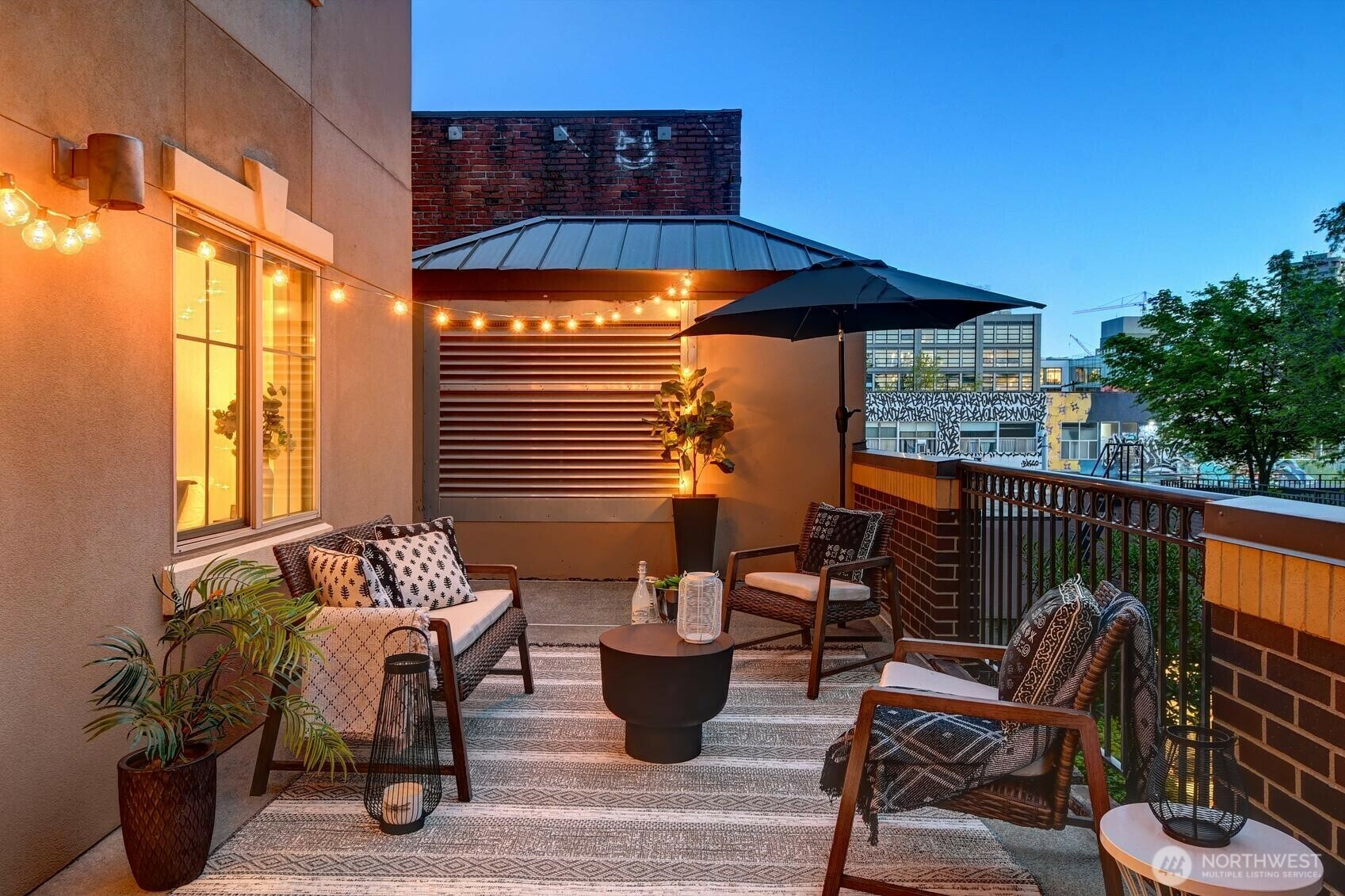 Property Photo: 1125 E Olive Street 105 WA 98122