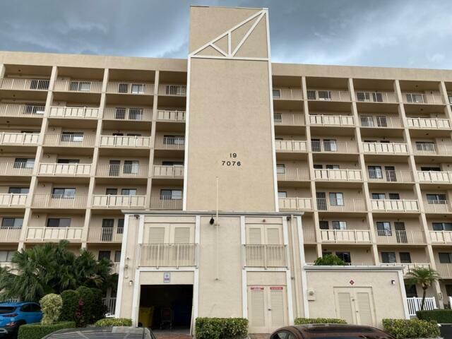 Property Photo: 7076 Huntington Lane 805 FL 33446