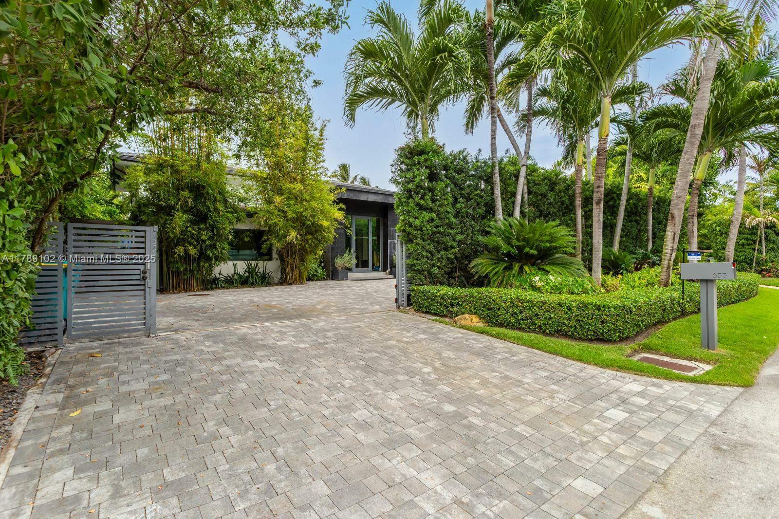 Property Photo: 635 Curtiswood Dr FL 33149