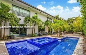 Property Photo: 635 Curtiswood Dr FL 33149