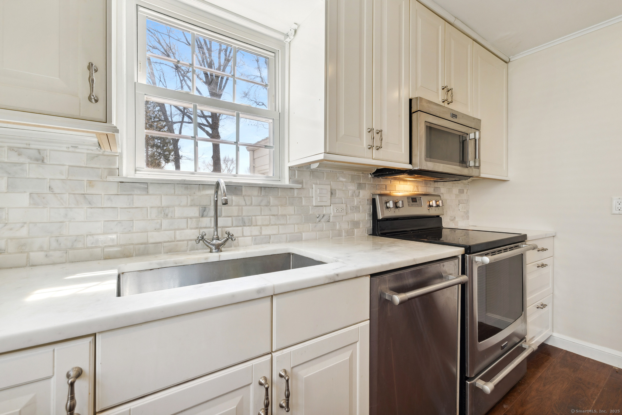 Property Photo: 1805 Asylum Avenue CT 06117