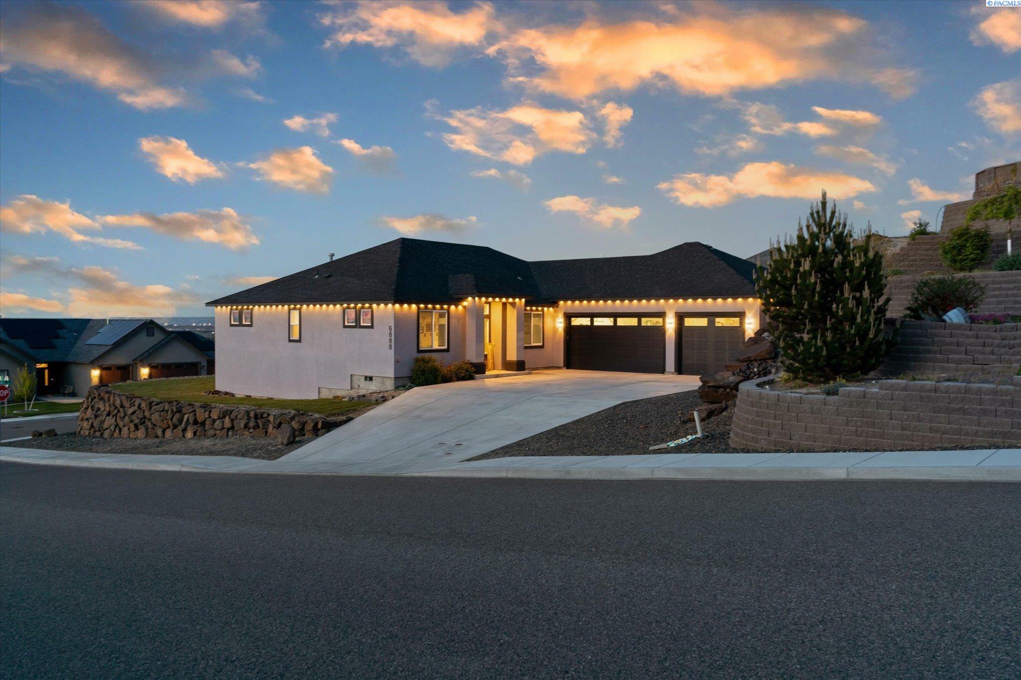 6888 Cyprus Loop  West Richland WA 99353 photo