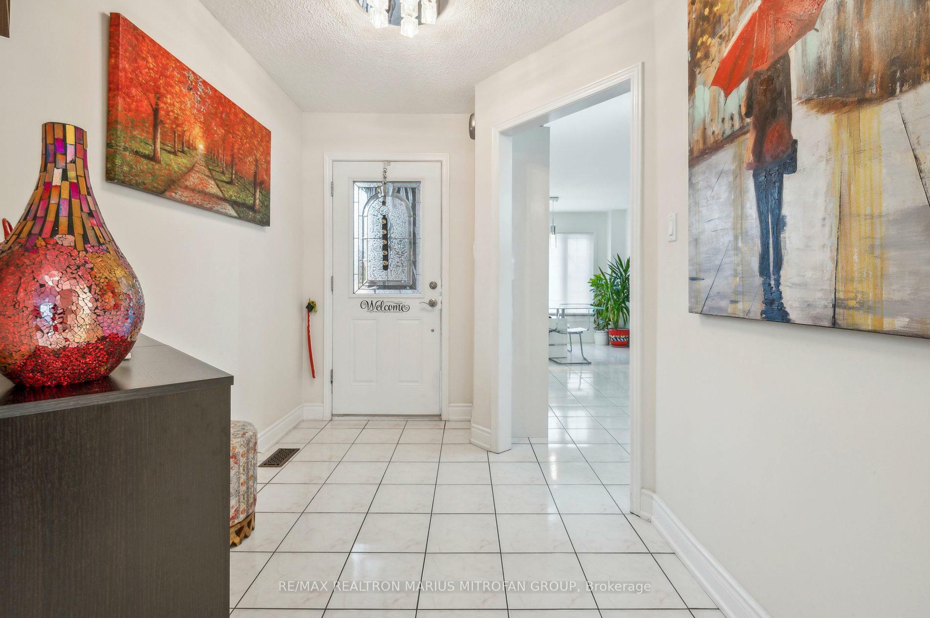 Property Photo: 8 Louana Crescent ON L4L 8X1