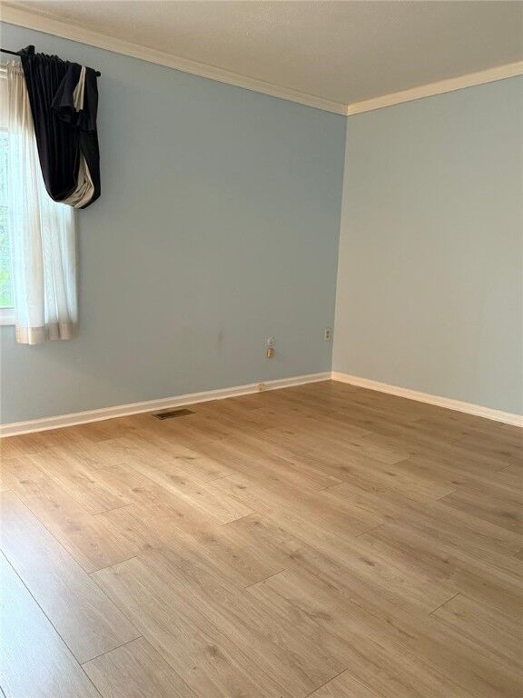 Property Photo: 208 Countryside Dr PA 15136