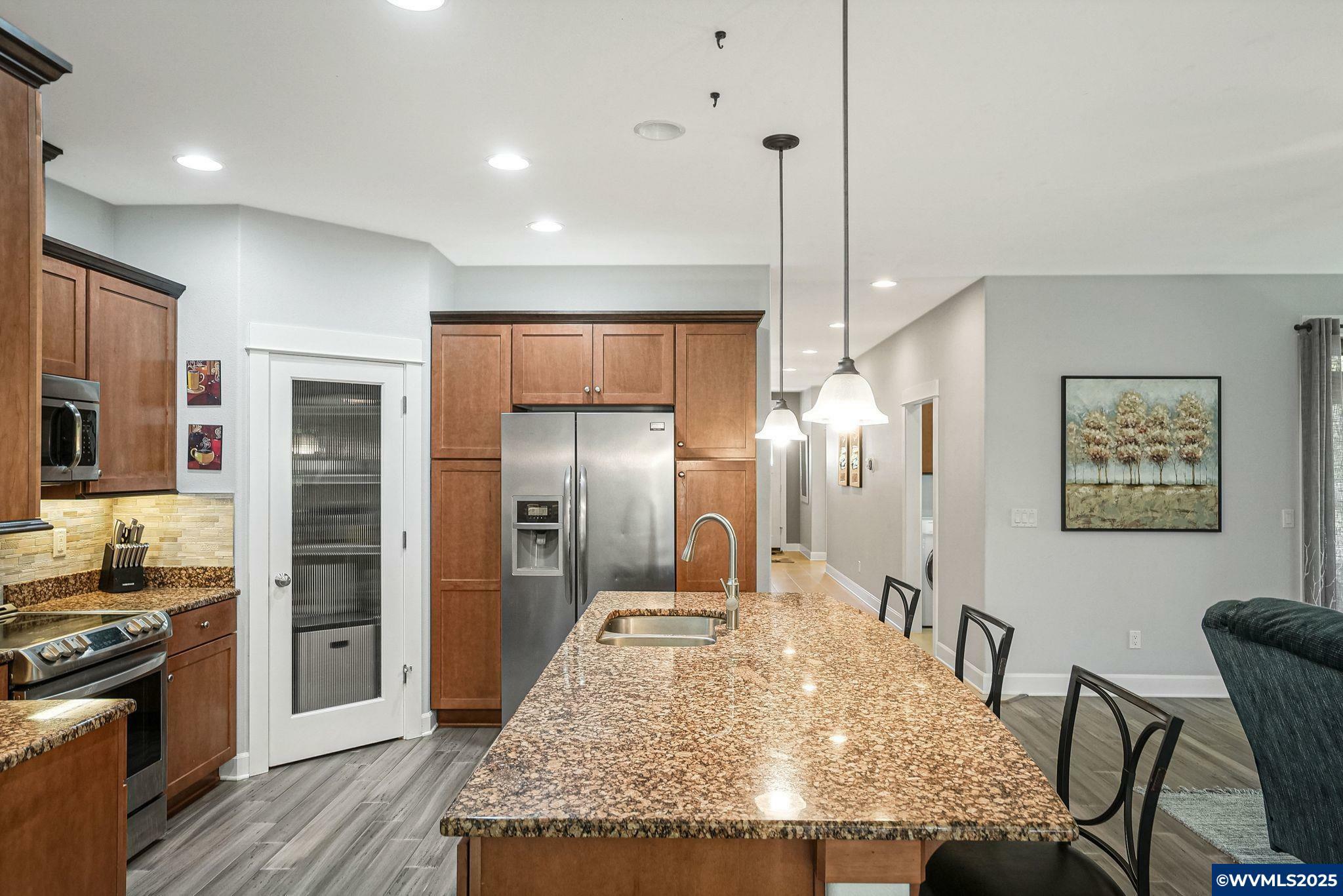 Property Photo: 1125 SW Cole Pl OR 97333