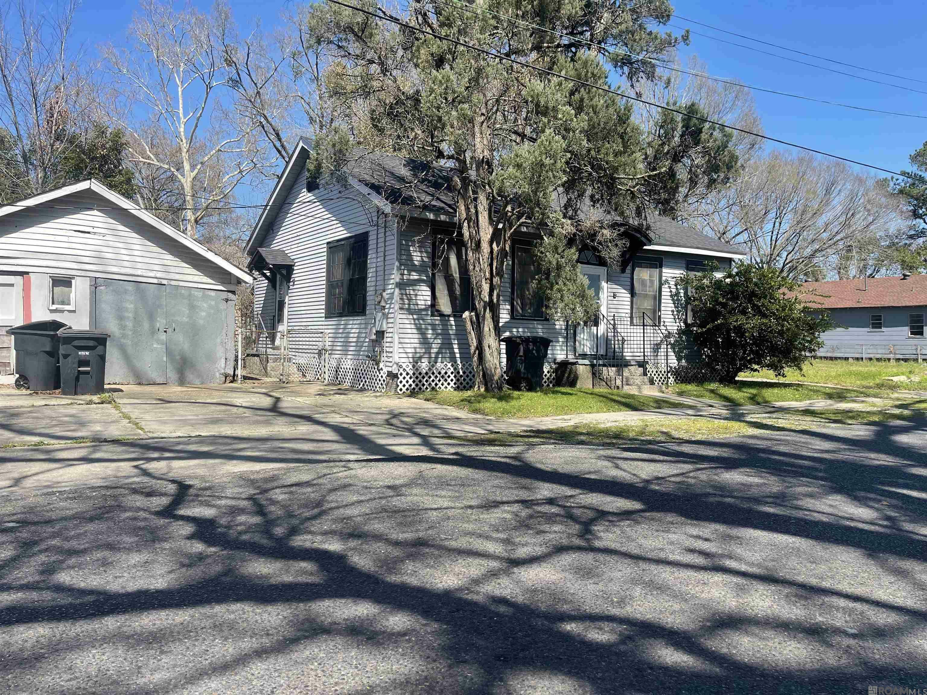 Property Photo: 2317 Willow LA 70802