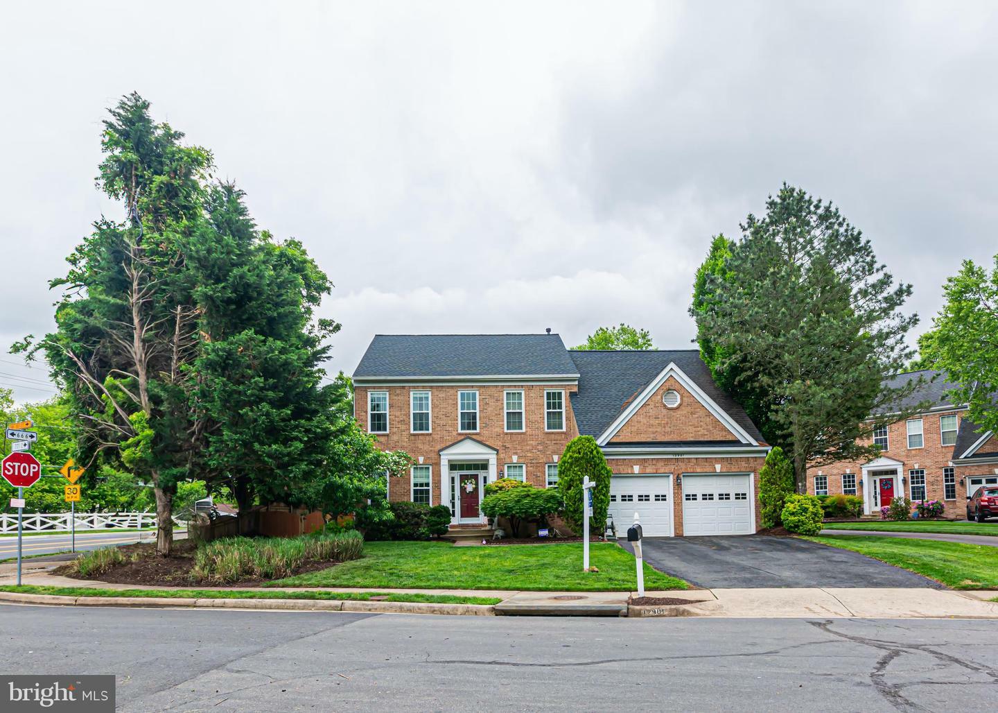 Property Photo: 12901 Cedar Glen Lane VA 20171