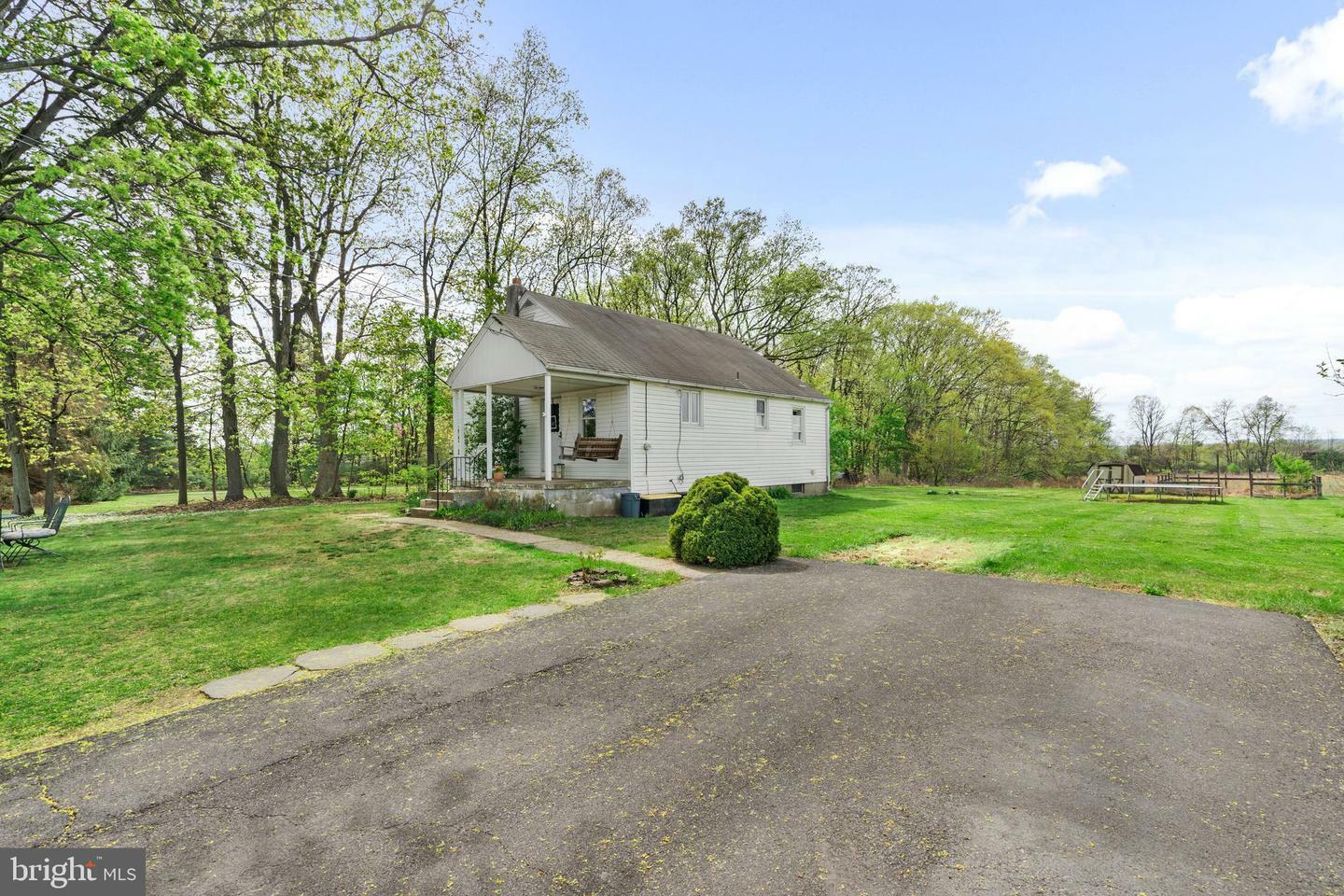Property Photo: 503 Schoolhouse Road PA 18960