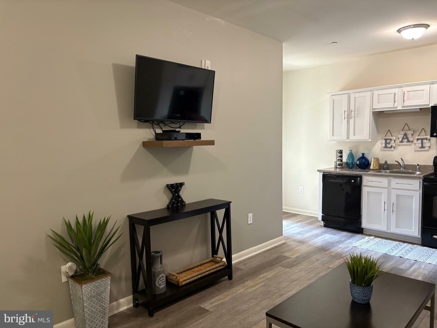 Property Photo: 1000 Diamond Street F PA 19122