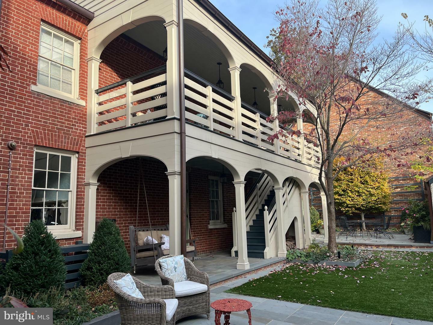 Property Photo: 413 Prince Street 4 VA 22314