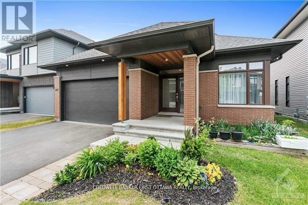 Property Photo: 945 Islington Way ON K1T 0T7