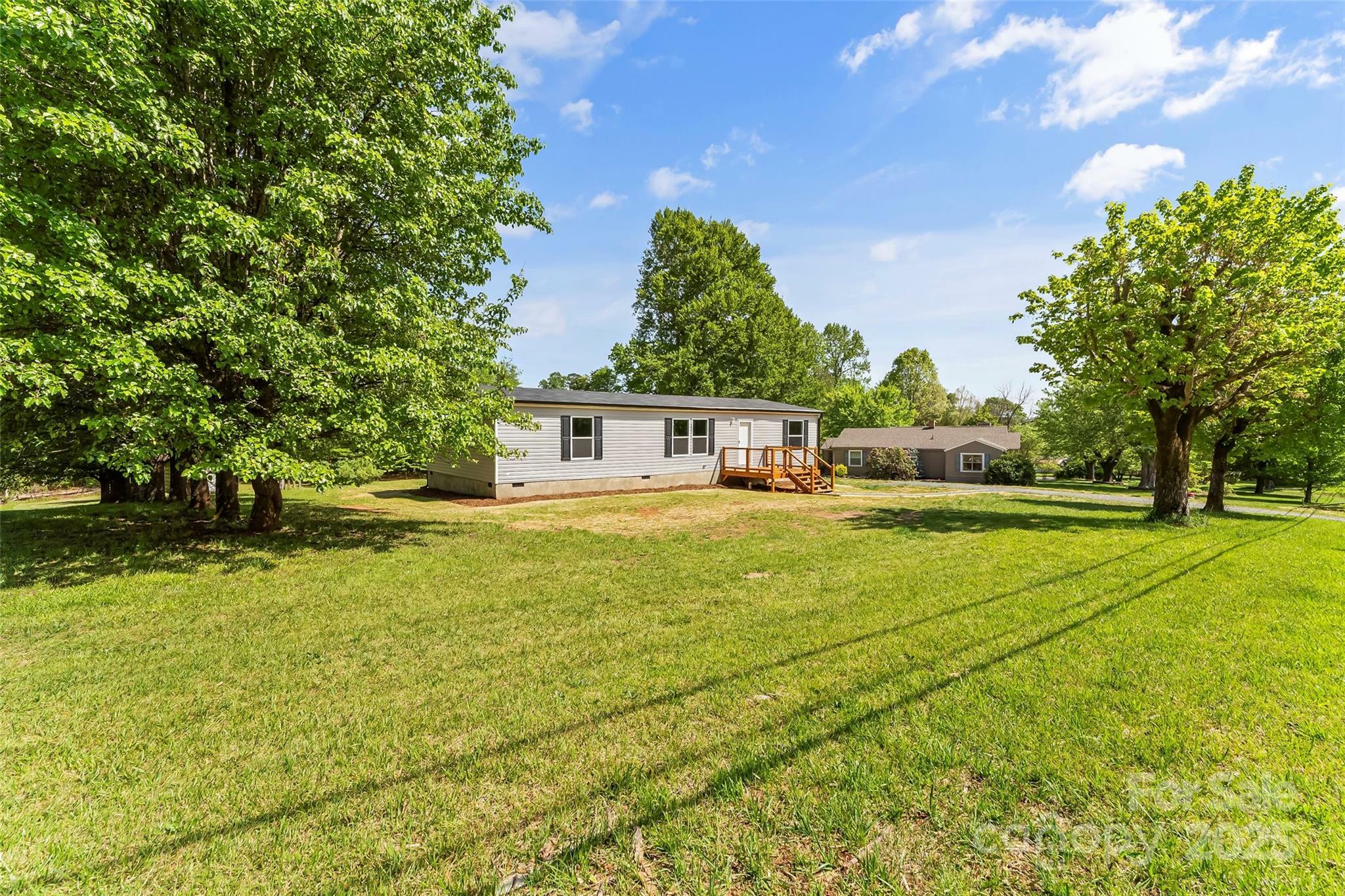 Property Photo: 808 Vine Arden Road NC 28655