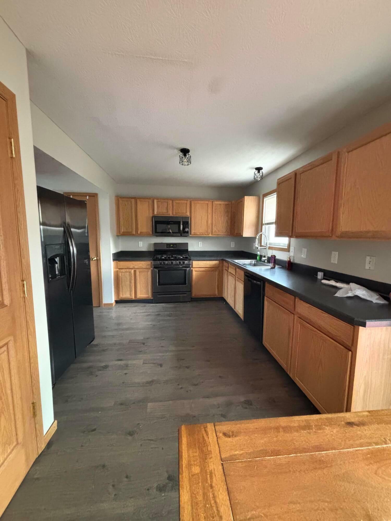 Property Photo: 469 Lilyfield Lane OH 43119