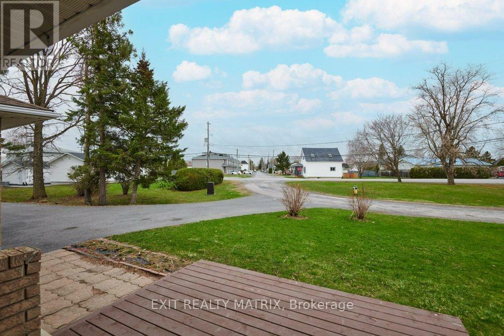 Property Photo: 7 Bridge Street ON K0A 1R0