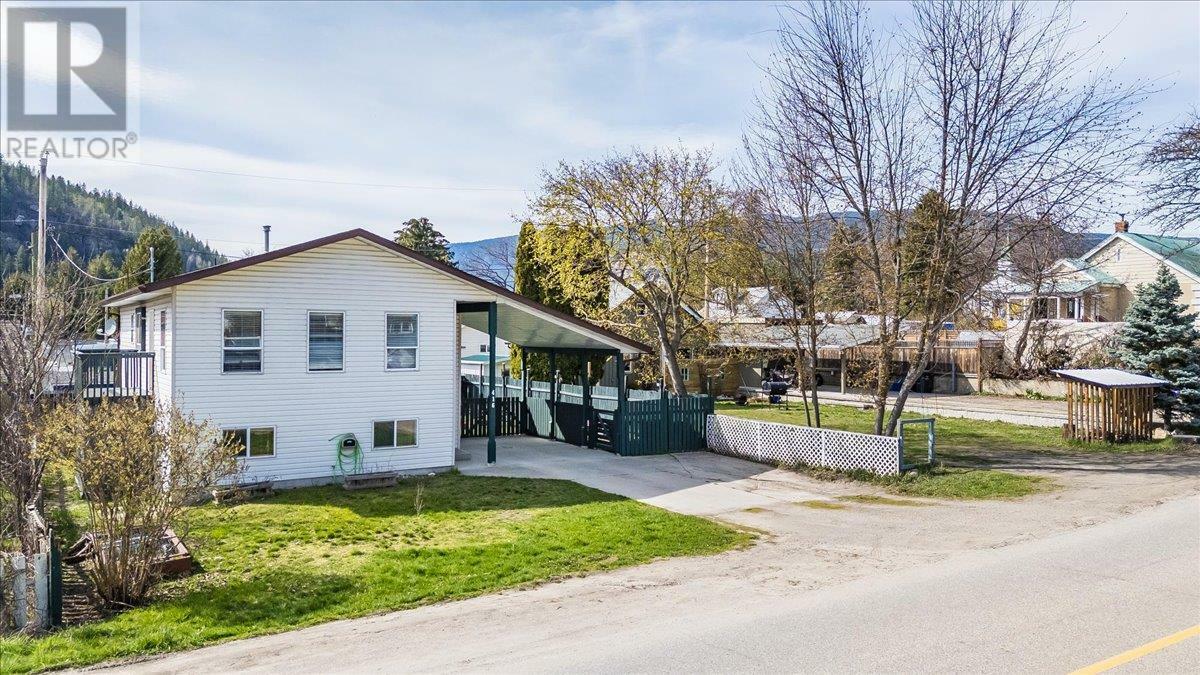 Property Photo: 416 7th Avenue BC V1N 1R2