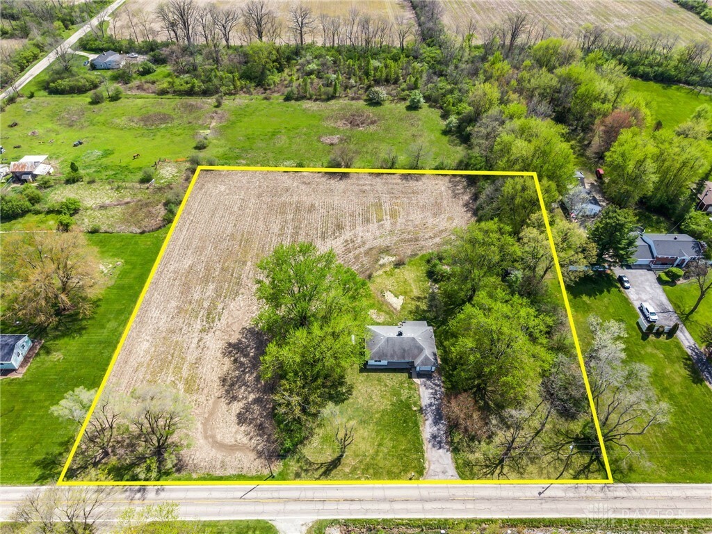 Property Photo: 8120 Little Richmond Road OH 45426