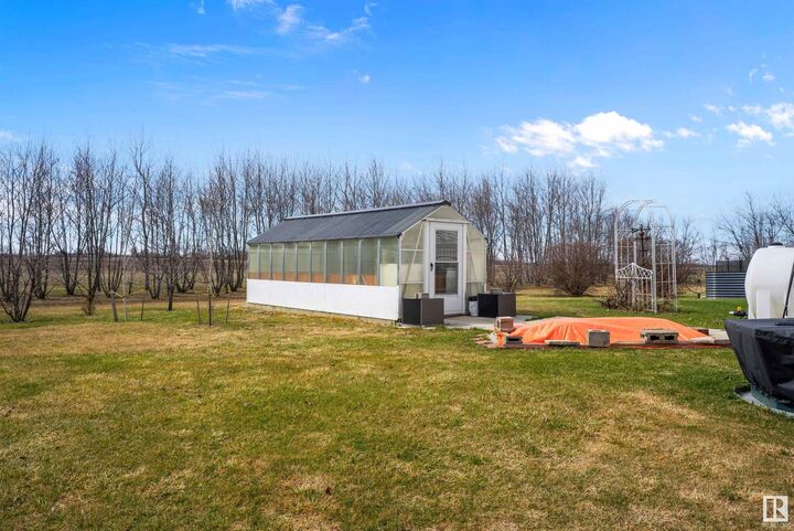 Property Photo:  49229 Range Rd 263  AB T0C 0V0 