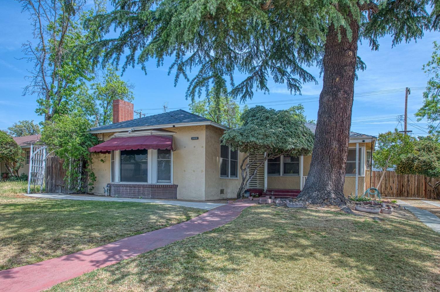 1422 N Fruit Avenue  Fresno CA 93728 photo
