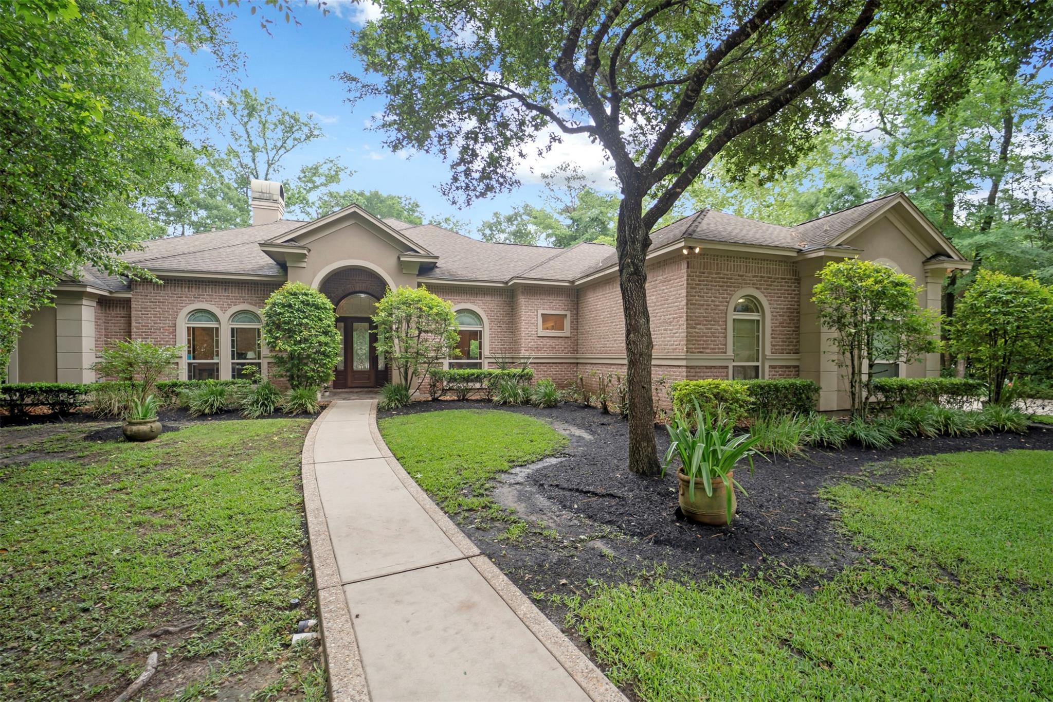 Property Photo: 3 Quinns Cabin Court TX 77304