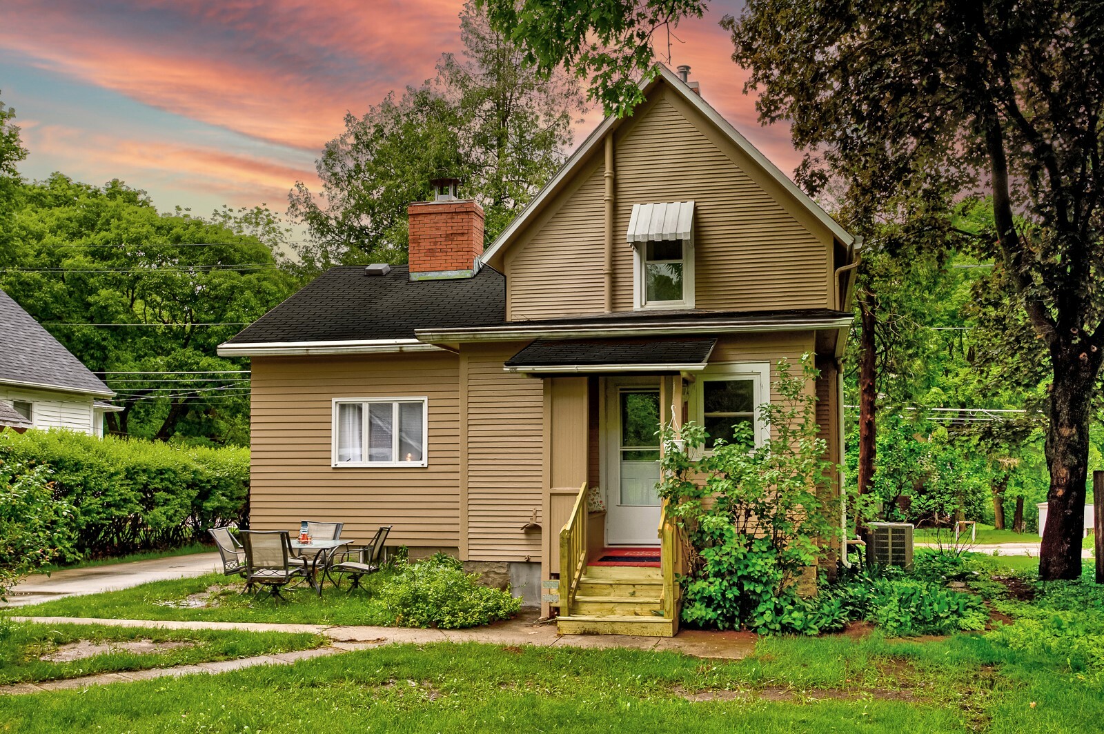 Property Photo: 2918 Oakland Street IA 50014