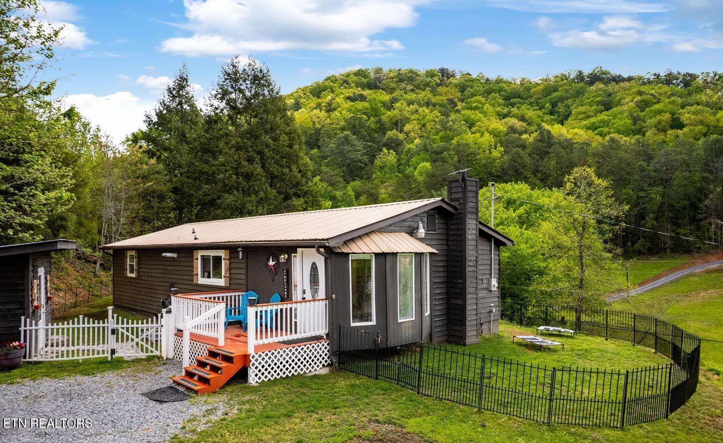 Property Photo: 3881 Richardson Cove Rd TN 37876
