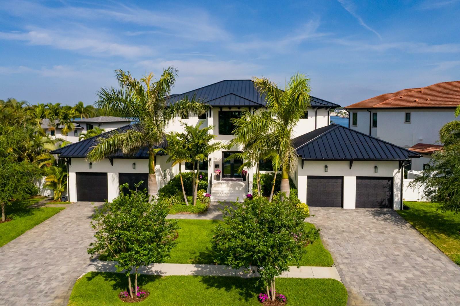 389 Bayview Drive NE  St Petersburg FL 33704 photo