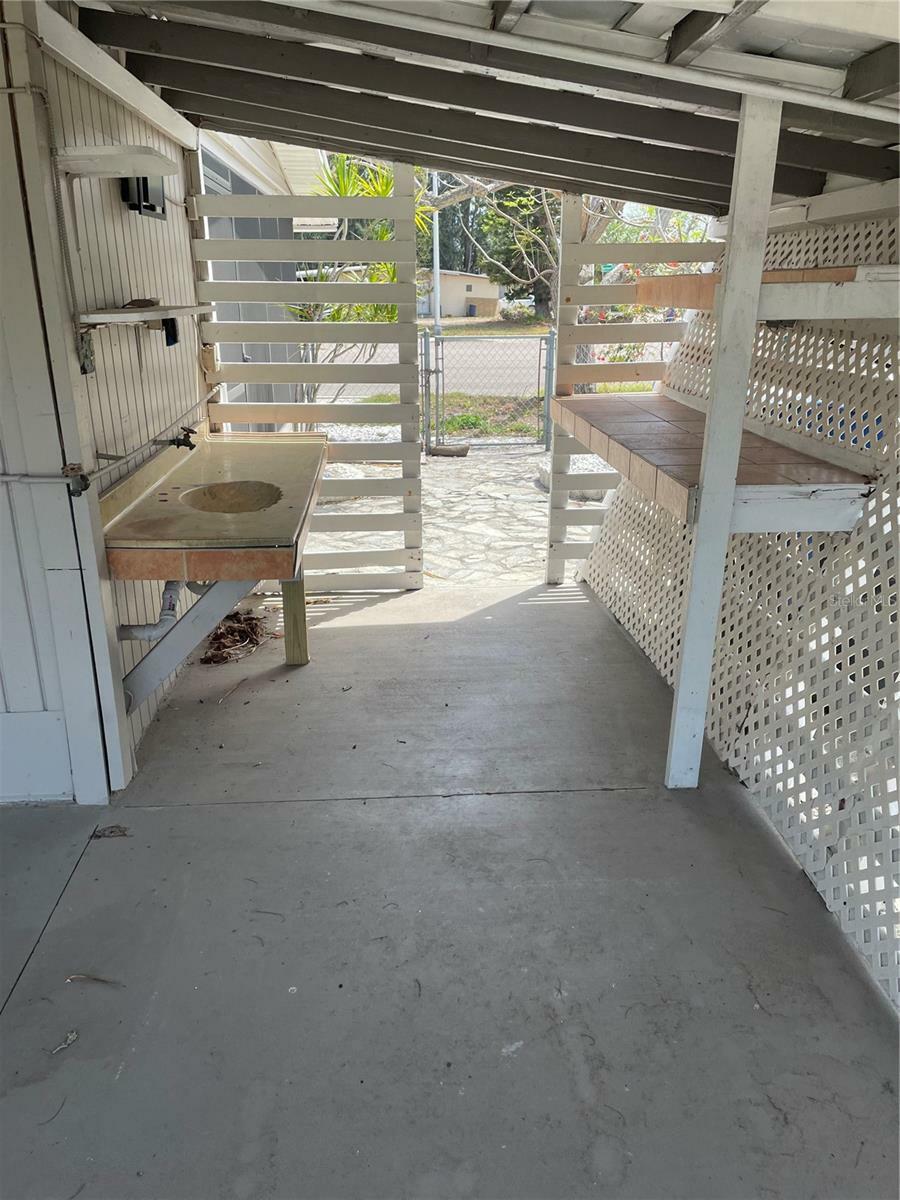 Property Photo: 2015 Bayshore Gardens Parkway FL 34207